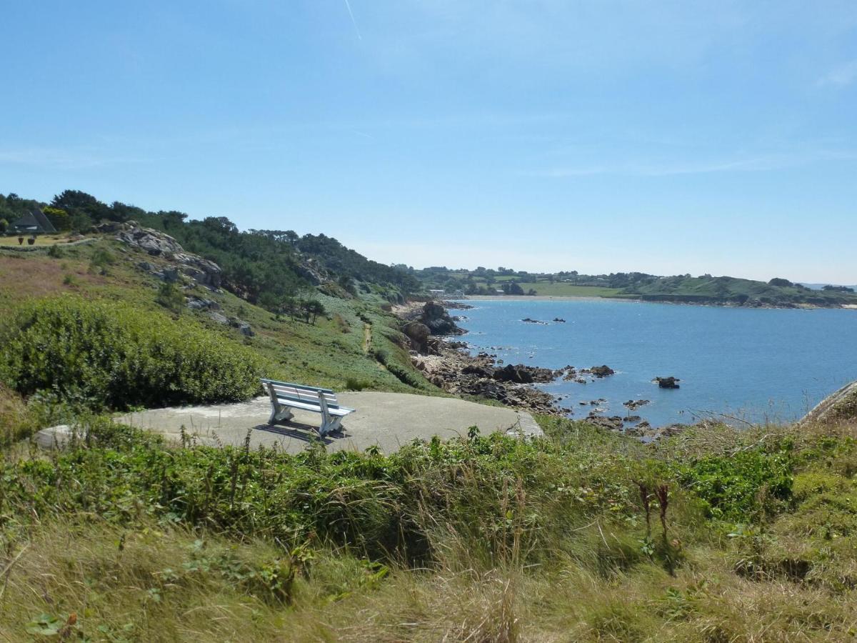 Breton Holiday Home With Sea View, Plougasnou Kültér fotó